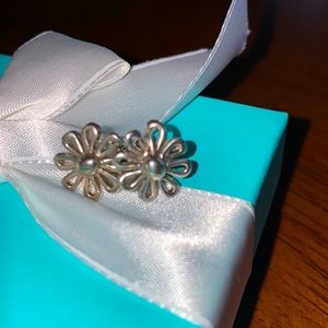Vintage Tiffany Silver Daisy Earrings!